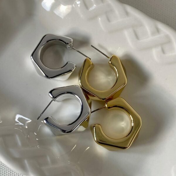 Leon Hoops