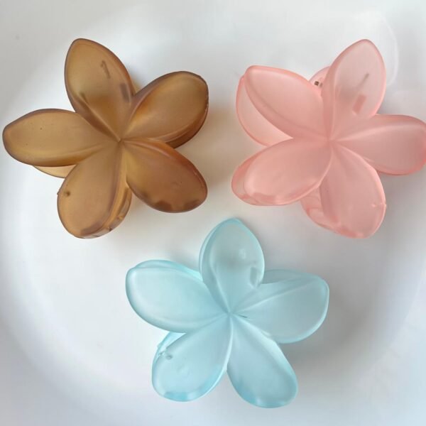 Pastel Lotus Claw - Image 3