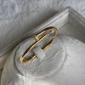 Tacha Nail Handcuff